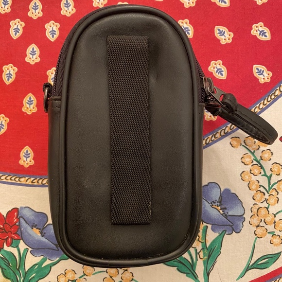 View I Y2K I Black Point & Shoot Camera Bag - Picture 5 of 16